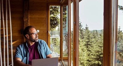 Ciberseguridad estival: Cómo proteger tu despacho (y tu tranquilidad) este verano