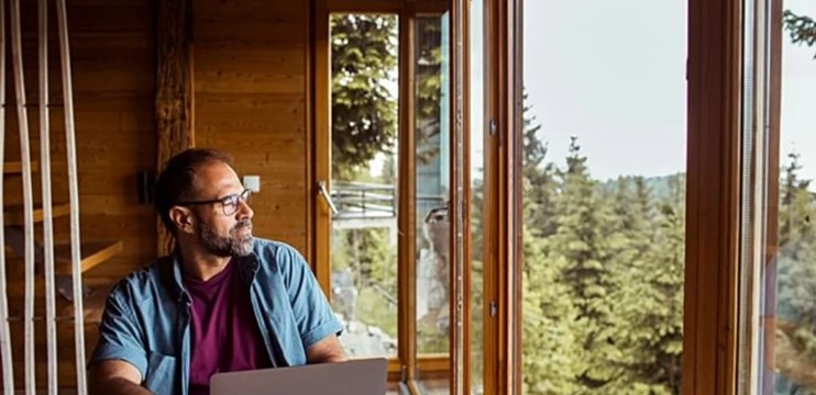Ciberseguridad estival: Cómo proteger tu despacho (y tu tranquilidad) este verano